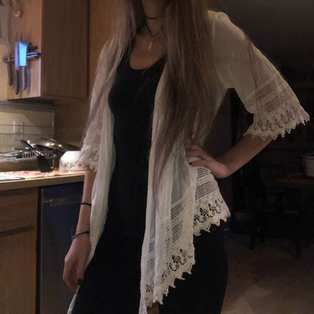 Lace-Detailed Kimono Blouse (S)